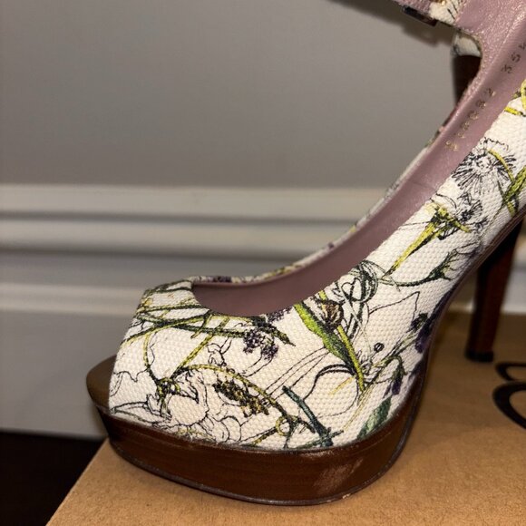 Used Gucci Flora Print Canvas Pump - Picture 4 of 8